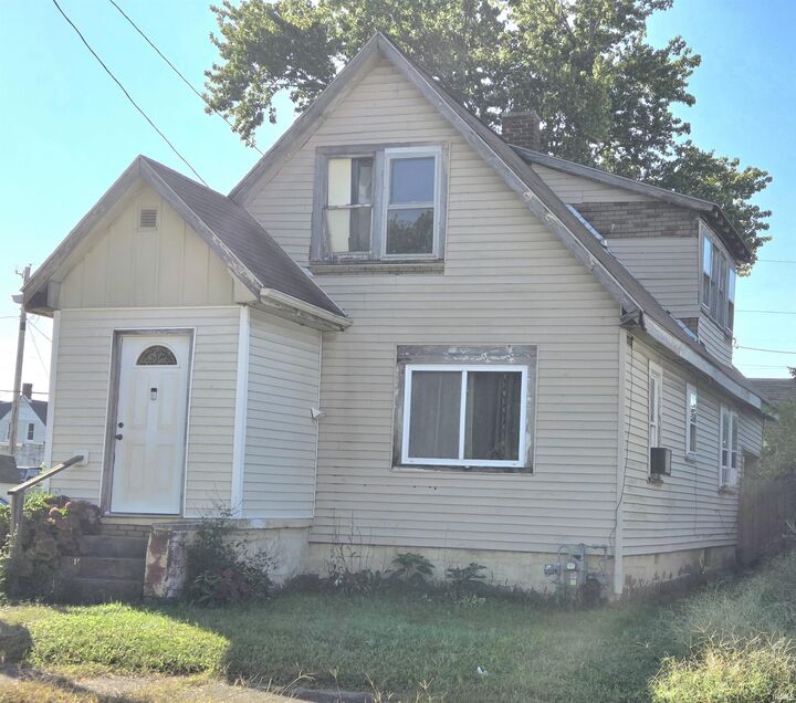 29 E Oregon Street  Evansville IN 47711 photo