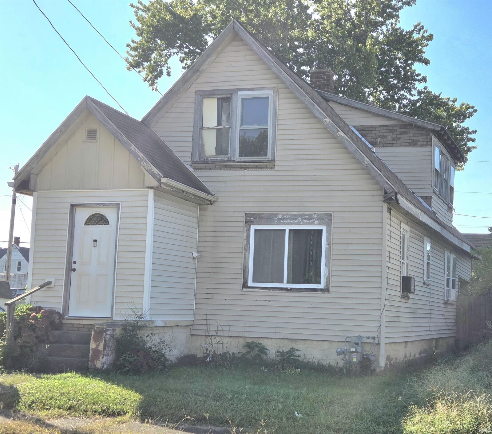 Property Photo:  29 E Oregon Street  IN 47711 