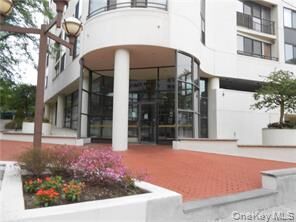 Property Photo: 10 Cottage Place 4F NY 10601