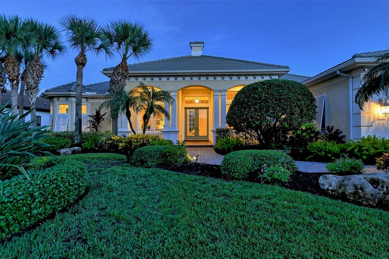 Property Photo:  811 Riviera Dunes Way  FL 34221 