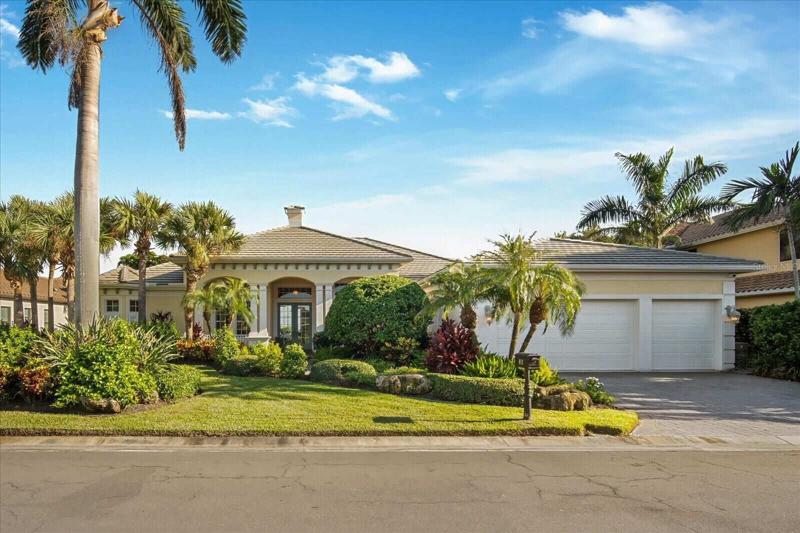 Property Photo: 811 Riviera Dunes Way FL 34221