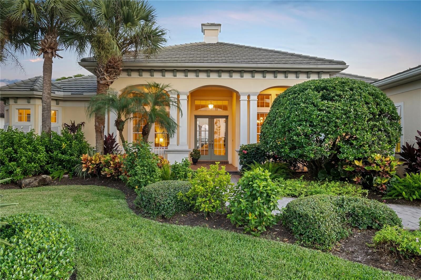 Property Photo:  811 Riviera Dunes Way  FL 34221 