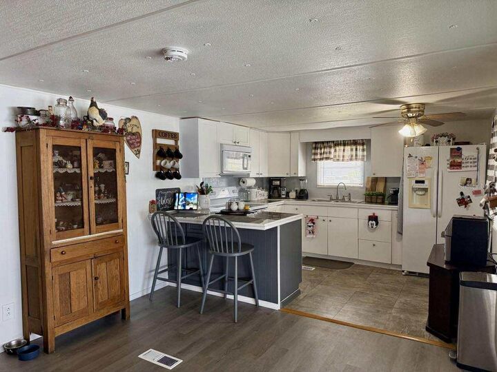 Property Photo:  5516 Holiday Park Boulevard  FL 34287 