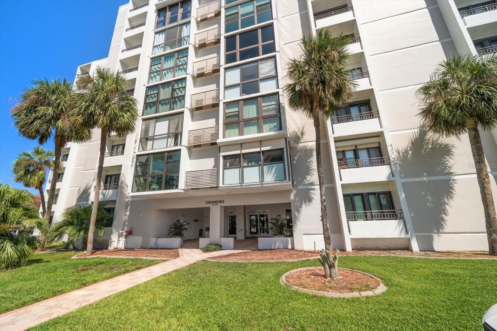 Property Photo:  855 Bayway Boulevard 105  FL 33767 