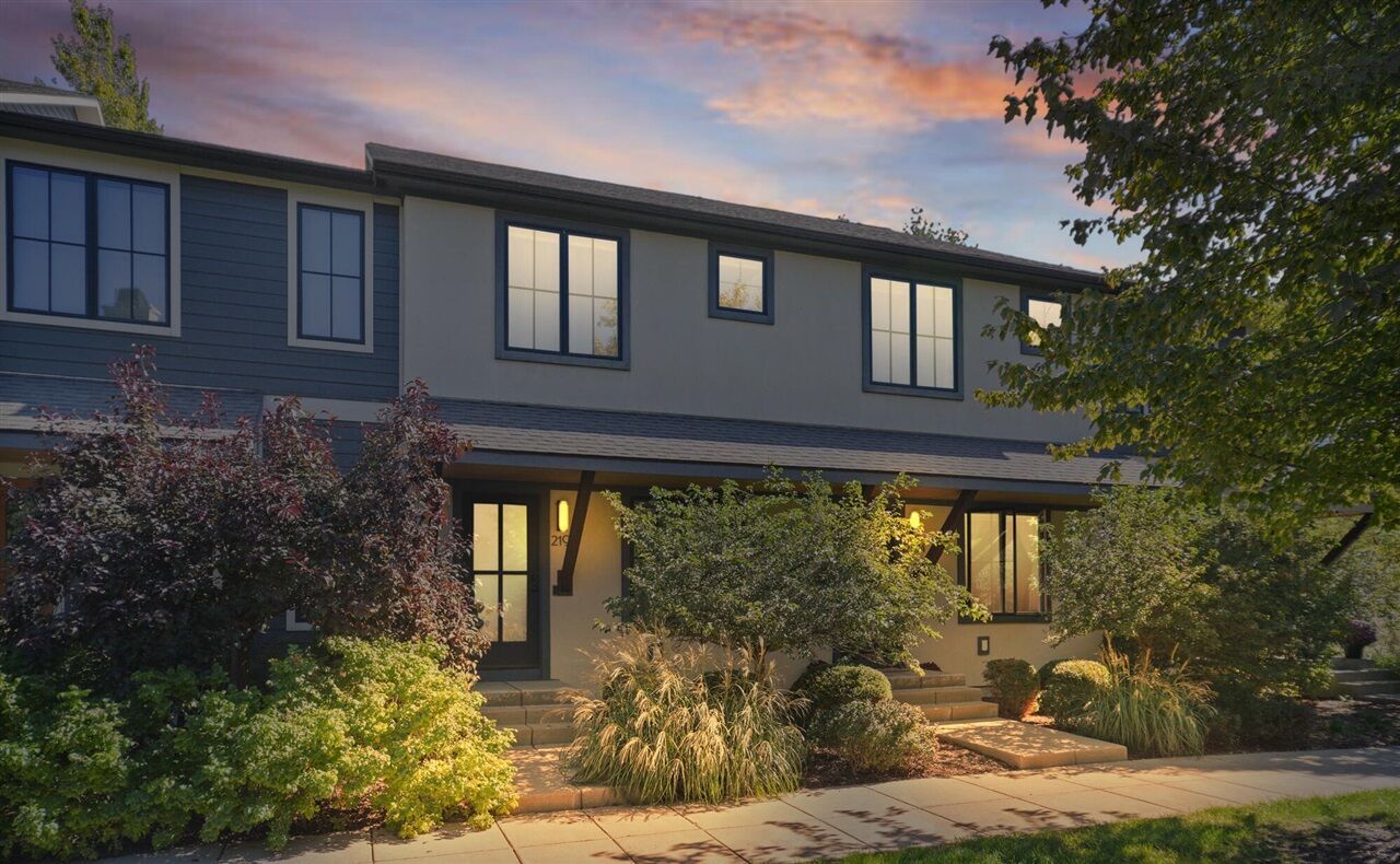 Property Photo:  2194 New Town Drive  MI 49525-3912 