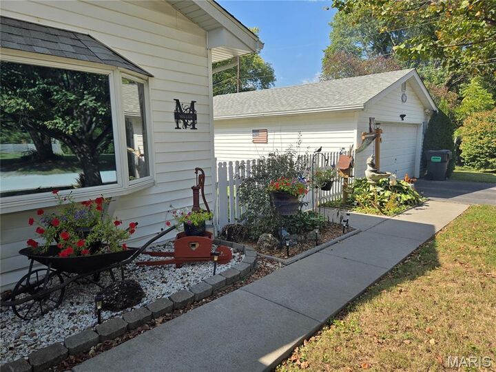 Property Photo:  621 Eiler Road  IL 62223 