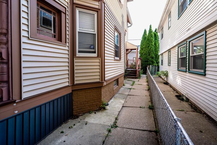 Property Photo:  305 E Clarence St  WI 53207 