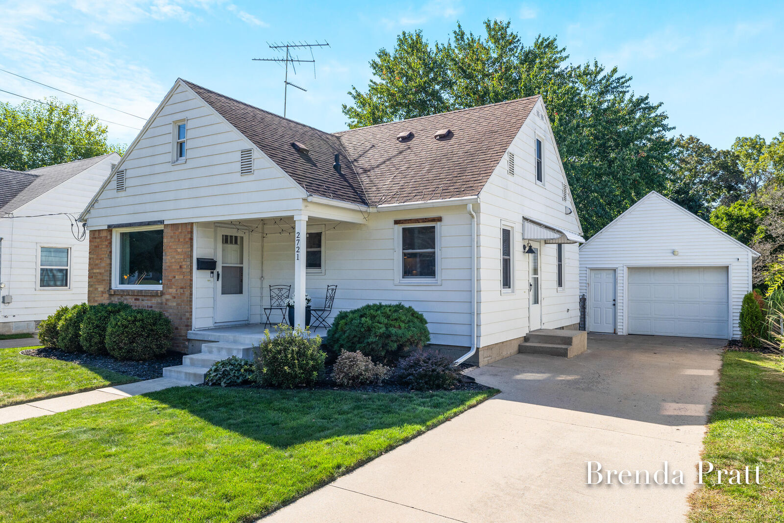 Property Photo: 2721 Eastern Avenue SE MI 49507