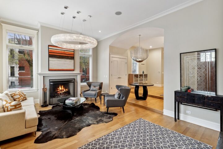 Property Photo:  1230 N Hoyne Avenue  IL 60622 