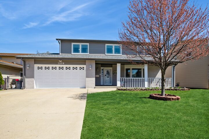 Property Photo:  1109 S Lavergne Drive  IL 60056 