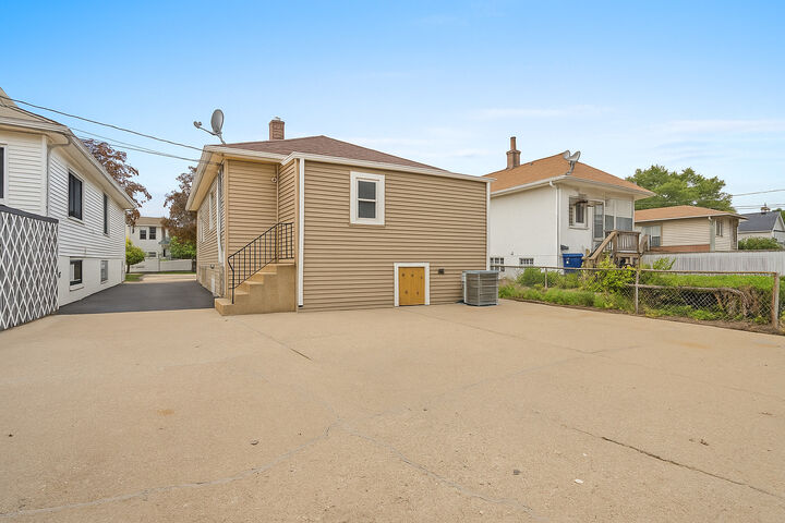 Property Photo:  1923 S 4th Avenue  IL 60153 