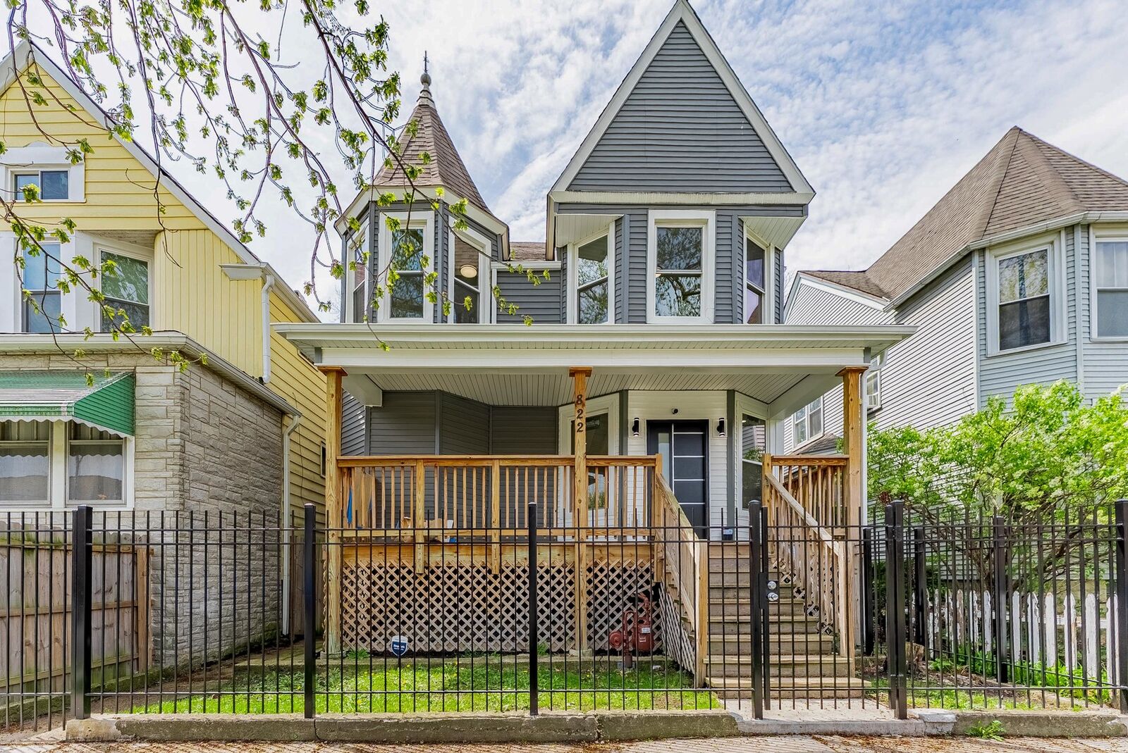 Property Photo: 822 N Lockwood Avenue IL 60651