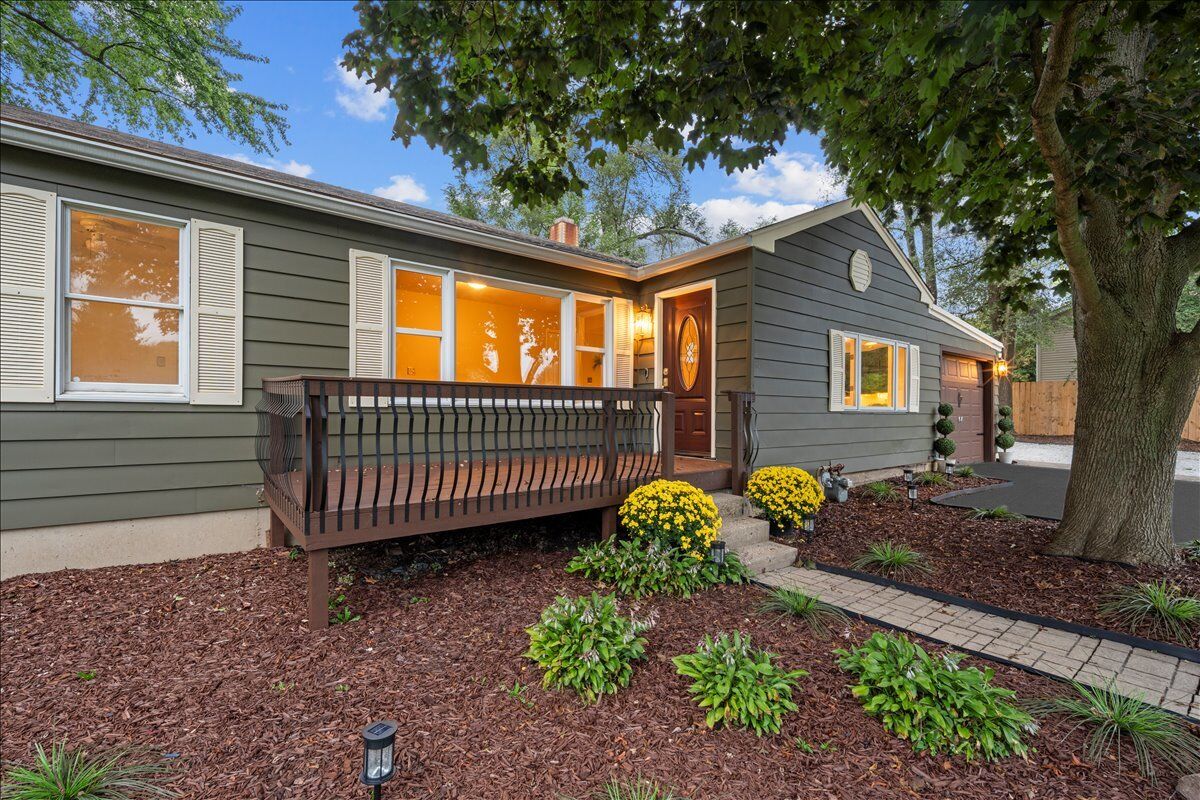 Property Photo: 21974 W Engle Drive IL 60046