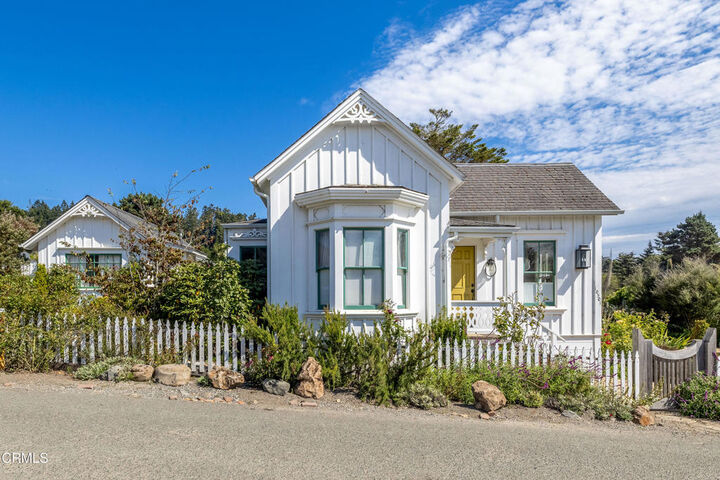 House for sale in Mendocino: 10501 Evergreen Street, Mendocino, CA 95460