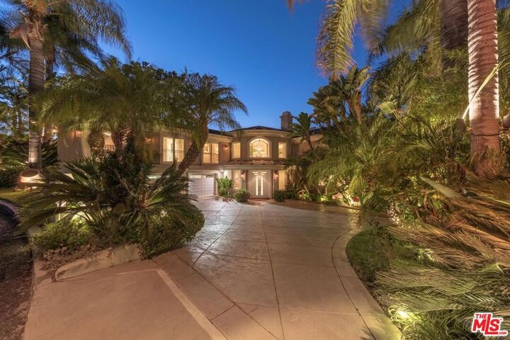 Property Photo:  7833 Torreyson Drive  CA 90046 