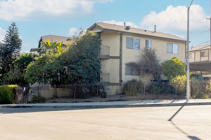 Property Photo:  3022 Valle Vista Drive 4  CA 90065 