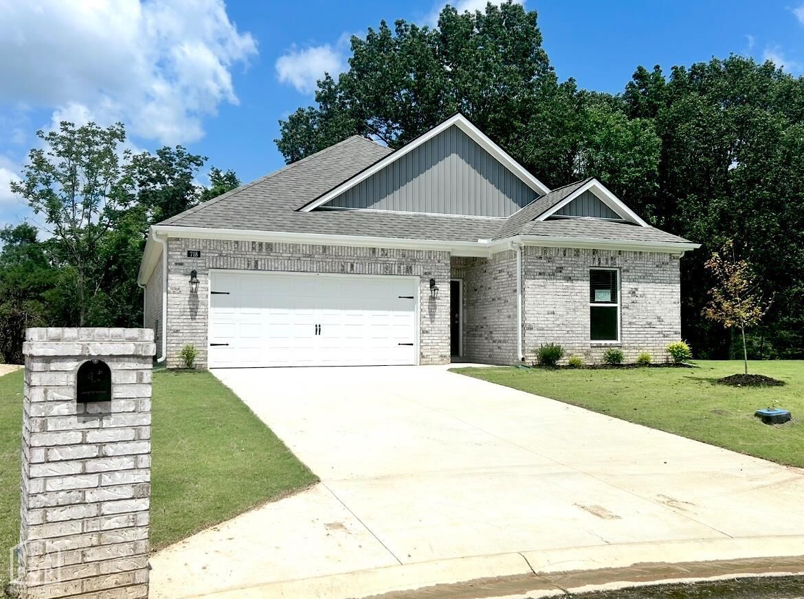 Property Photo:  718 Edgemont Circle  AR 72405 