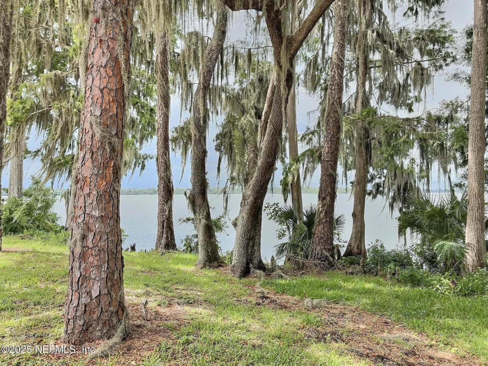 Property Photo: 1074 Front Street FL 32193