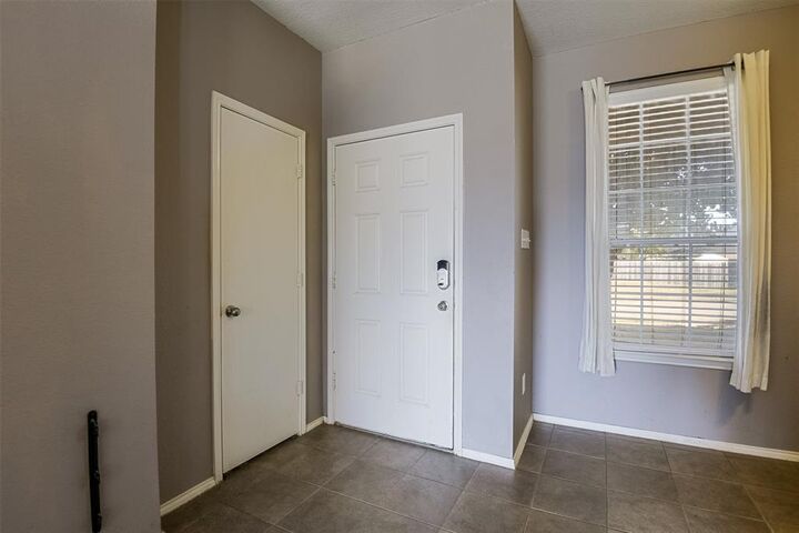Property Photo:  221 Oak Ridge Drive  TX 75165 