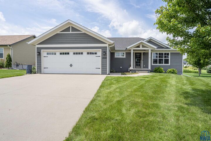 Property Photo: 1304 Olympia Place IA 51041