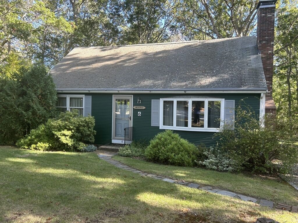 Property Photo:  6 Woodvue Cir  MA 02644 