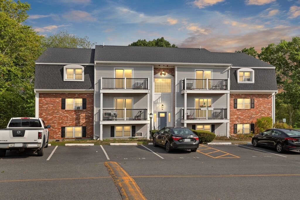 Property Photo:  6 Chapel Hill Dr 9  MA 02360 