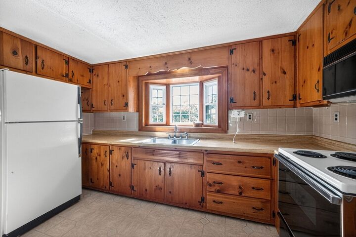 Property Photo: 77 Whipple Rd MA 01821