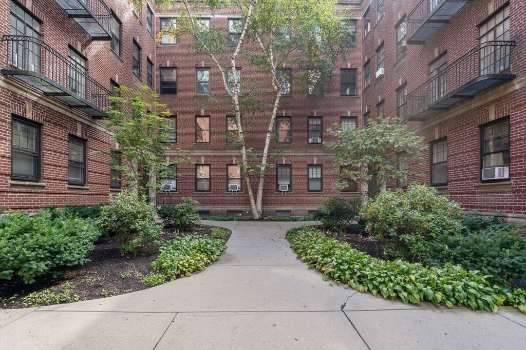 Property Photo:  38 Linnaean St 4  MA 02138 