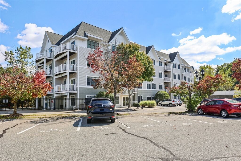 Property Photo:  614 Pond St 1405  MA 02184 