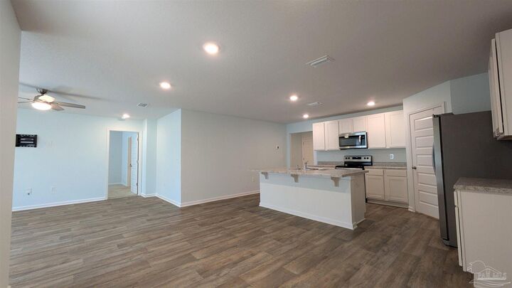 Property Photo:  10624 Queens Gate Cir  FL 32506 