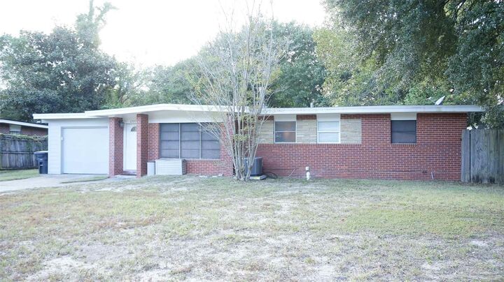 6285 San Monica Rd  Pensacola FL 32504 photo