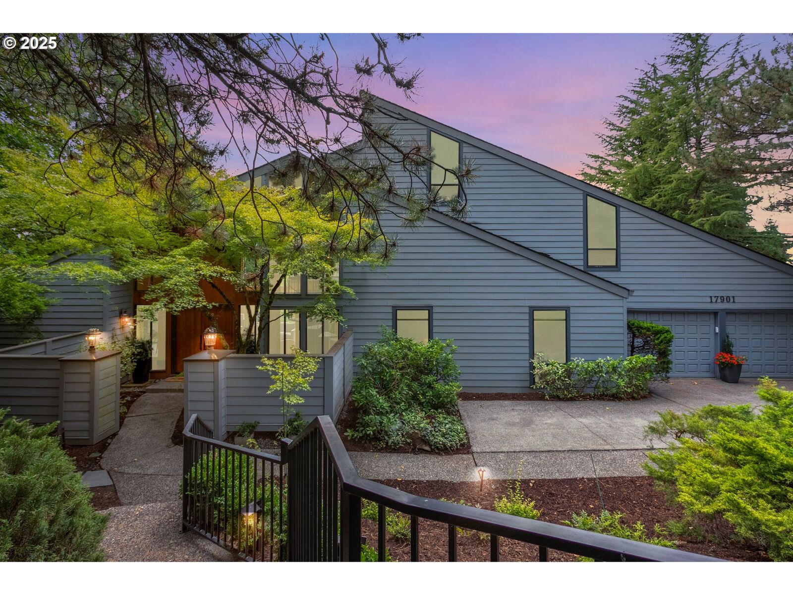 Property Photo:  17901 Hillside Dr  OR 97034 