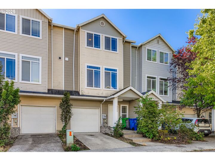 10424 SE Oak St  Portland OR 97216 photo