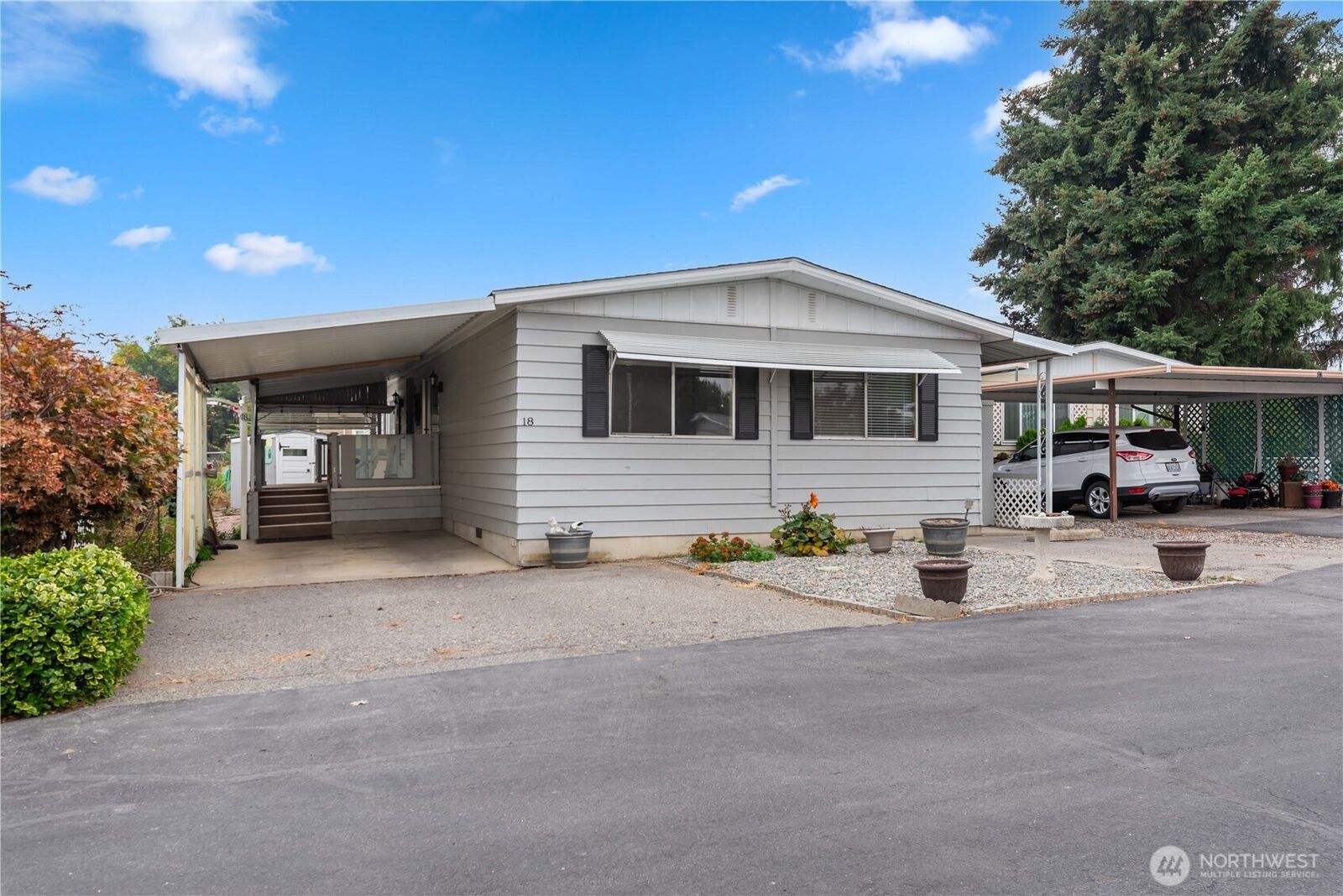 Property Photo: 1311 Maple Street 18 WA 98801