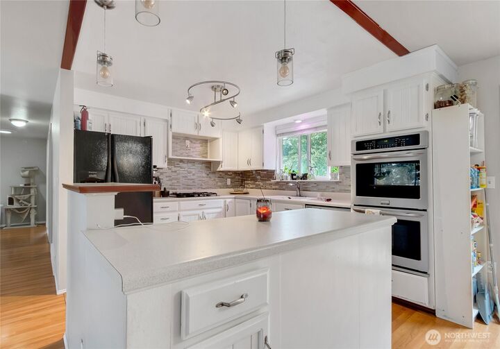 Property Photo: 19234 S 54th St E WA 98391