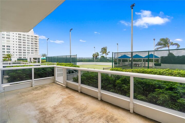Property Photo:  4779 Collins Ave 506  FL 33140 