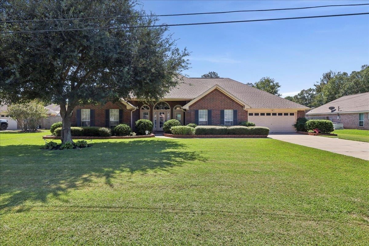 Property Photo:  701 Dawnwood  TX 77632 