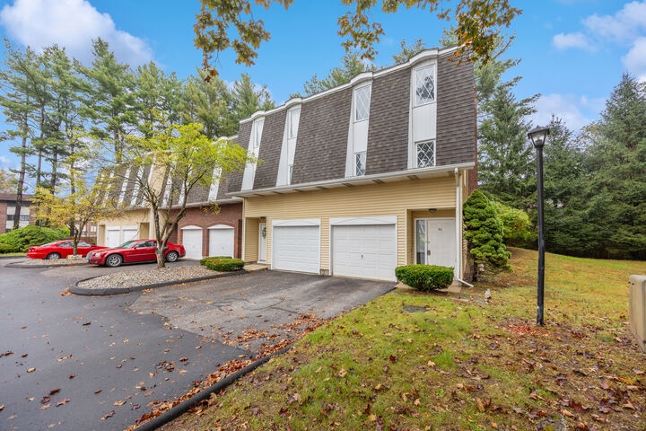 Property Photo:  50 Northbrook Court 50  CT 06111 
