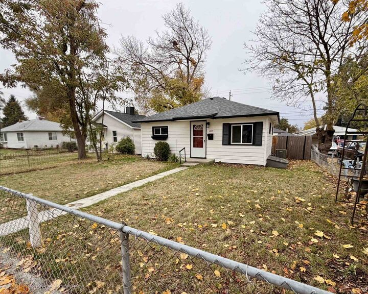 Property Photo: 407 E Sanson Ave WA 99207
