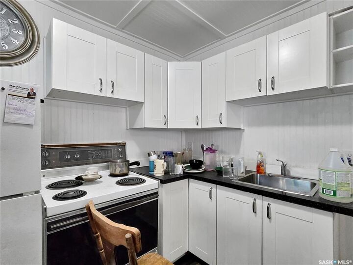 Property Photo: 203 U Avenue S SK S7M 1R8