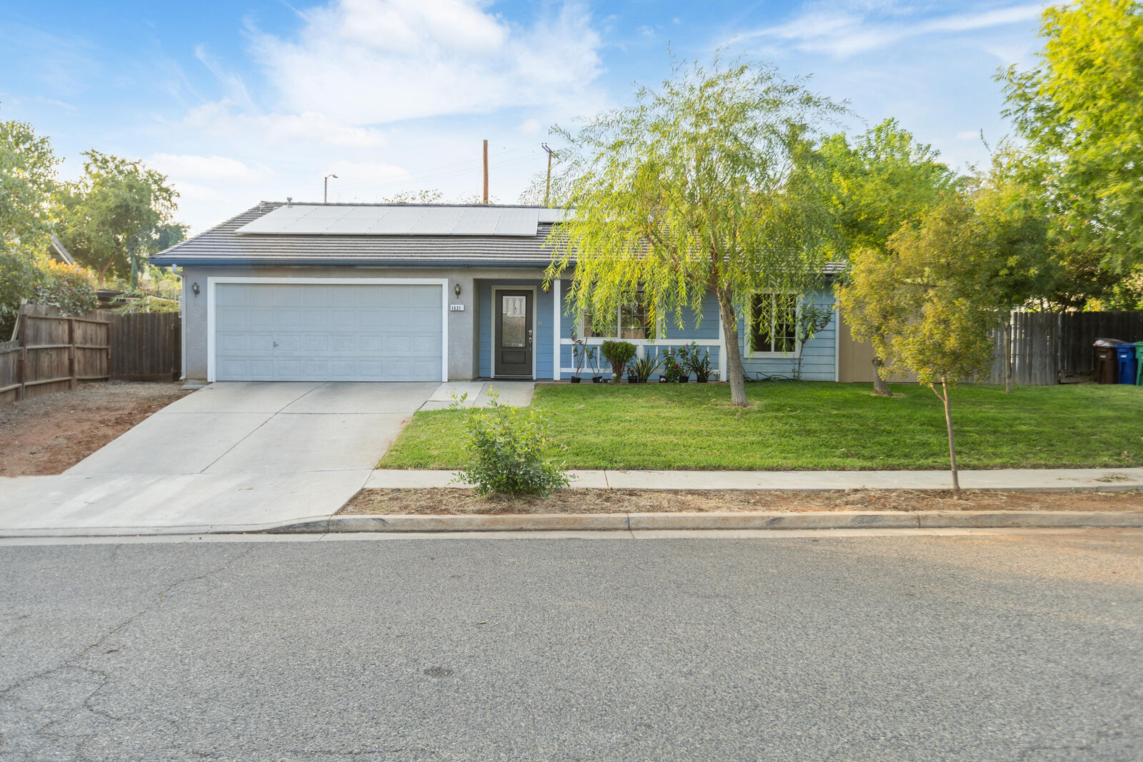 Property Photo:  1021 Princeton Avenue  CA 93247 