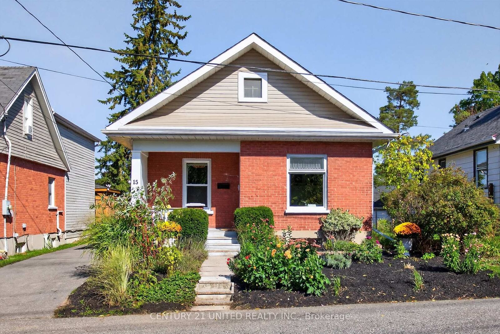 Photo de la propriété:  15 Moir Street  ON K9H 1S4 