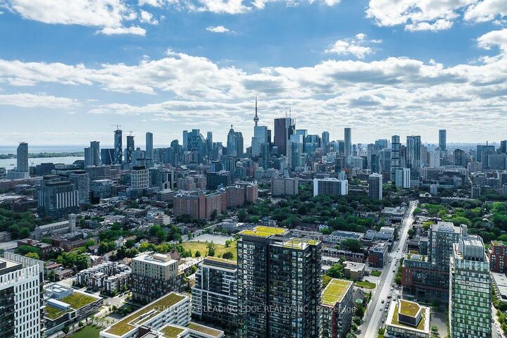 Property Photo:  225 Sumach Street 812W  ON M5A 0P8 