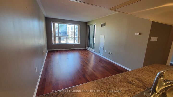 Property Photo:  887 Bay Street 1002  ON M5S 3K6 