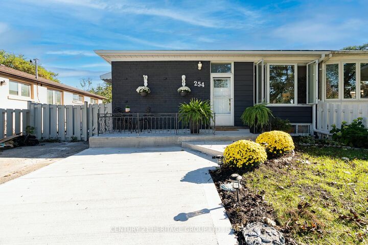 Property Photo:  254 Demaine Crescent  ON L4C 2W5 