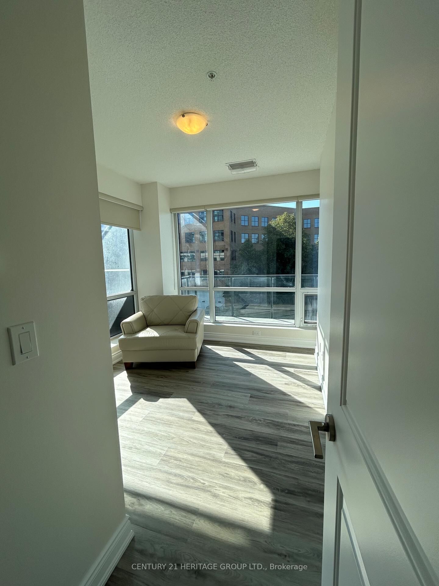 Property Photo:  9088 Yonge Street 203  ON L4C 0Y6 