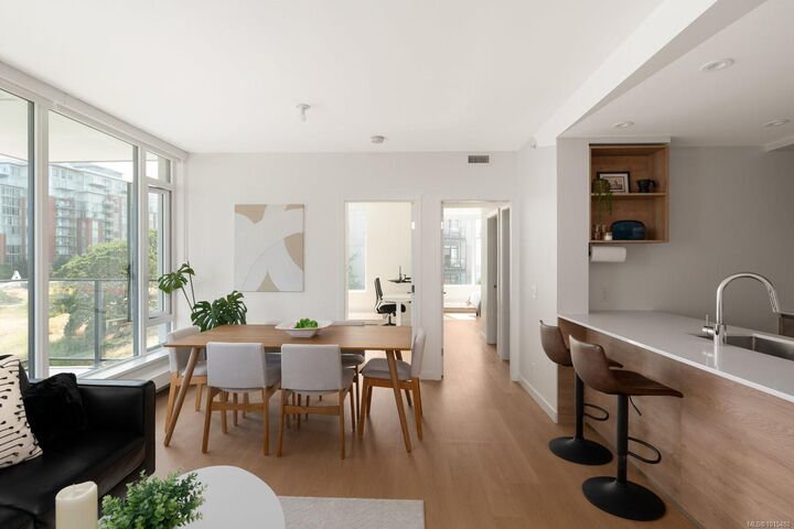 Property Photo: 363 Tyee Rd 402 BC V9A 0B5