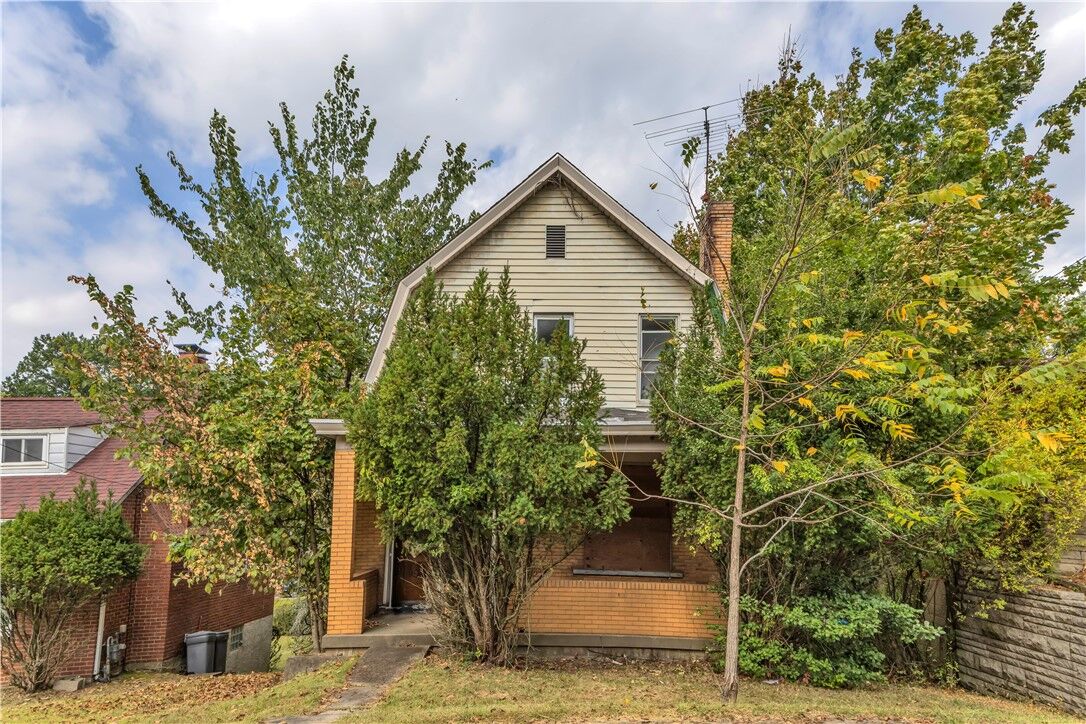 Property Photo:  2233 Laketon Rd  PA 15221 