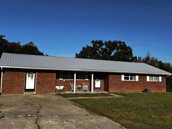 Property Photo: 222 Meadowbrook KY 41101-0000