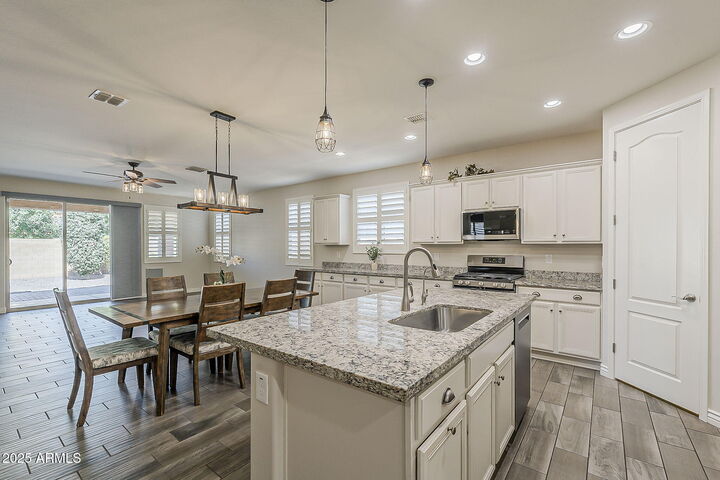 Property Photo:  10338 W Rosewood Lane  AZ 85383 